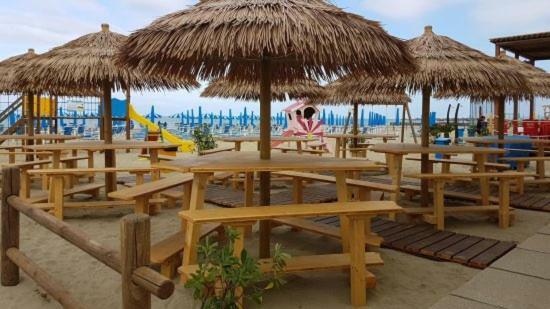 Amazing Sea View Flat Villa Tirrenia Bagian luar foto